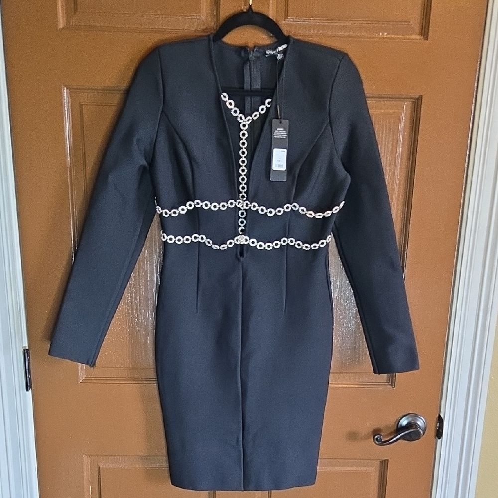 FashionβNova-Blk long sleeved deep V dress with chain detail, fitted Sz L NWT